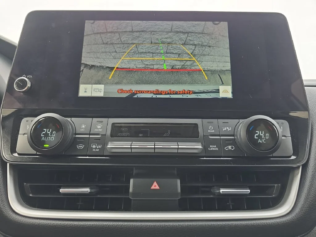 Used 2024  Toyota XLE image 22
