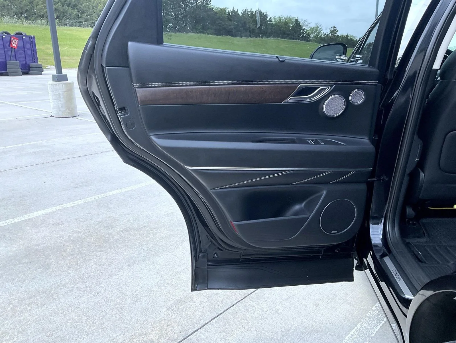 Used 2021 Black Genesis 2.5T image 18