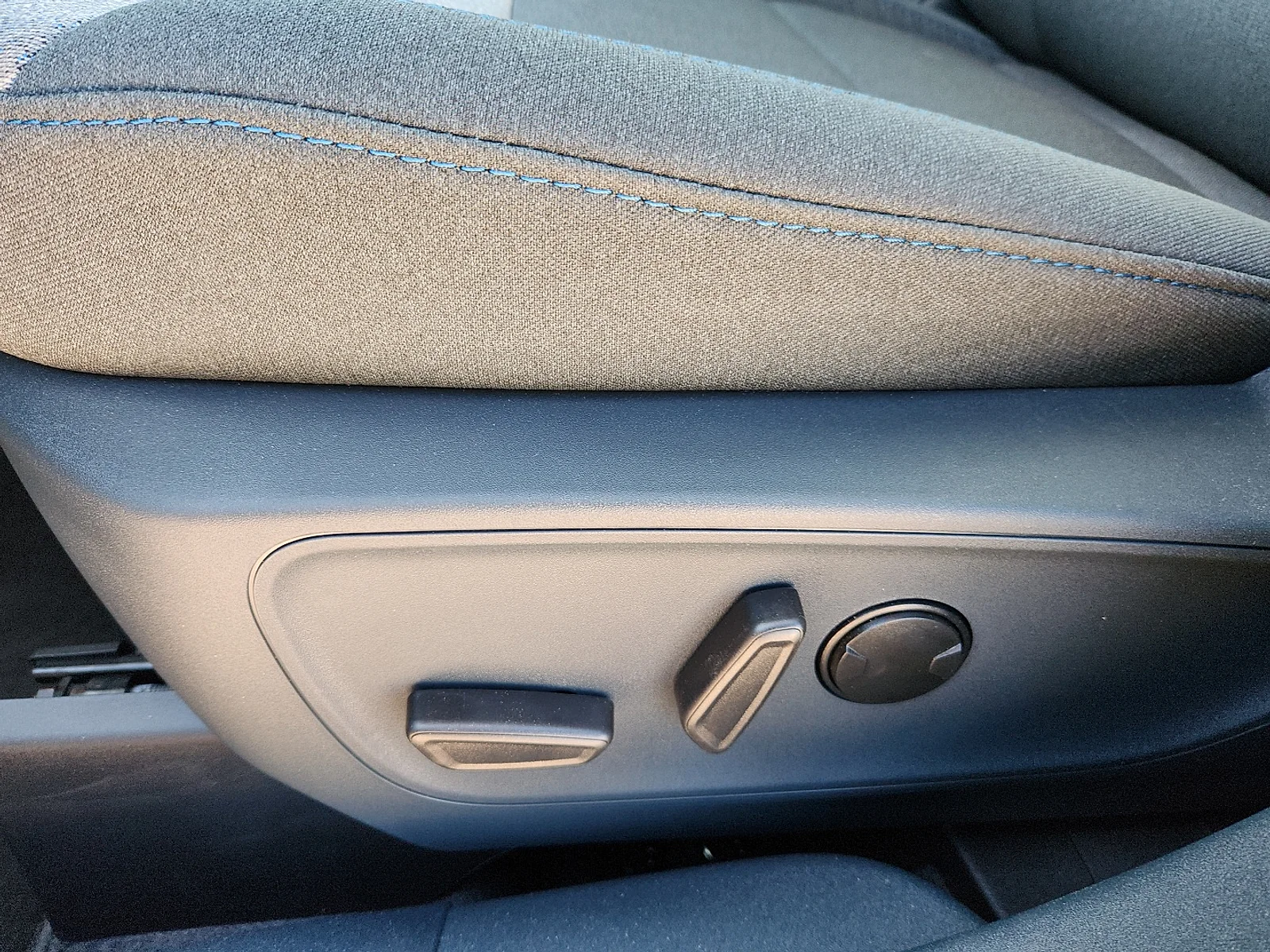 New 2026 Velocity Blue Ford XLT image 16
