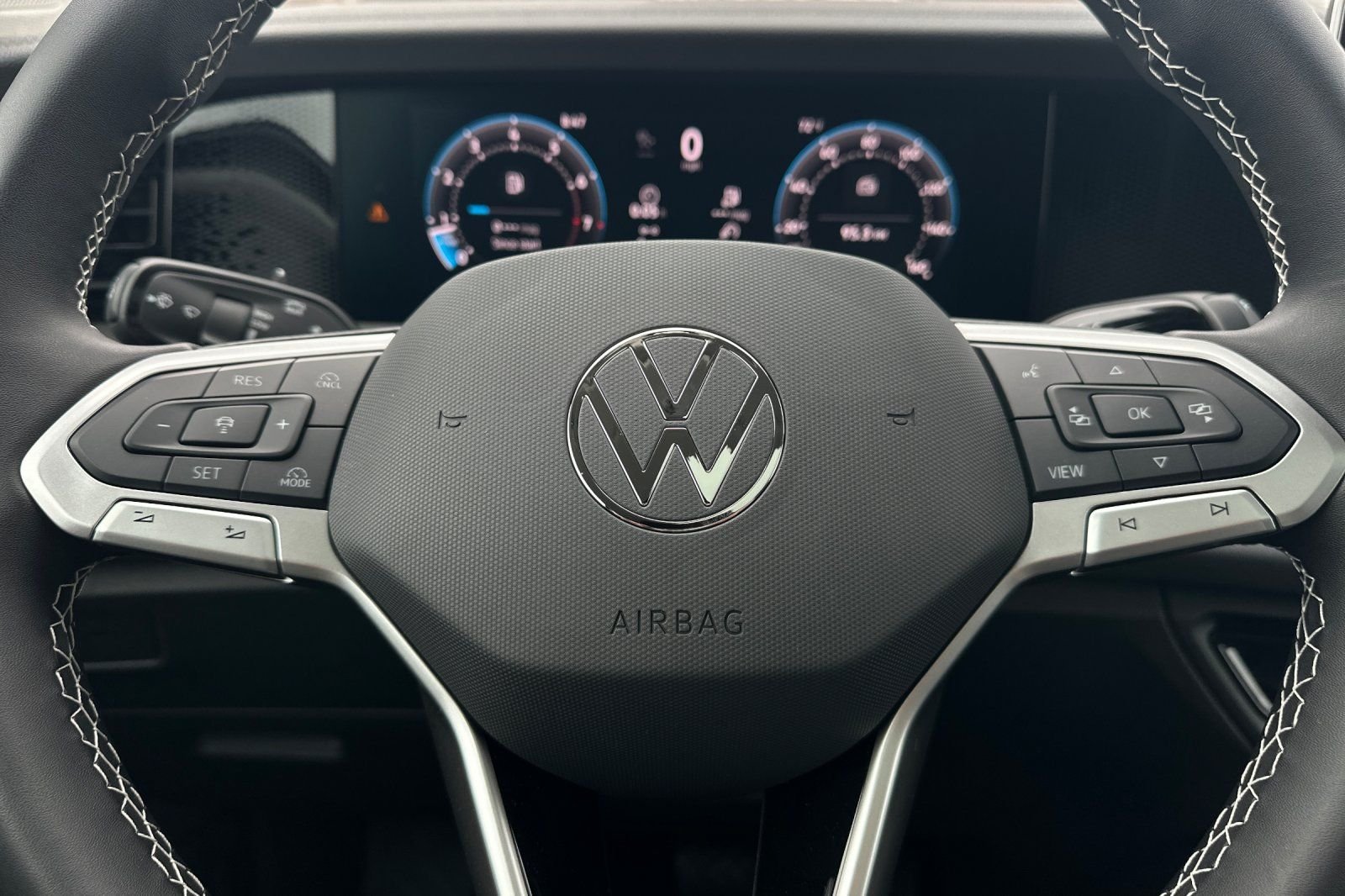 New 2026 Deep Black Pearl Volkswagen 2.0T SE image 23