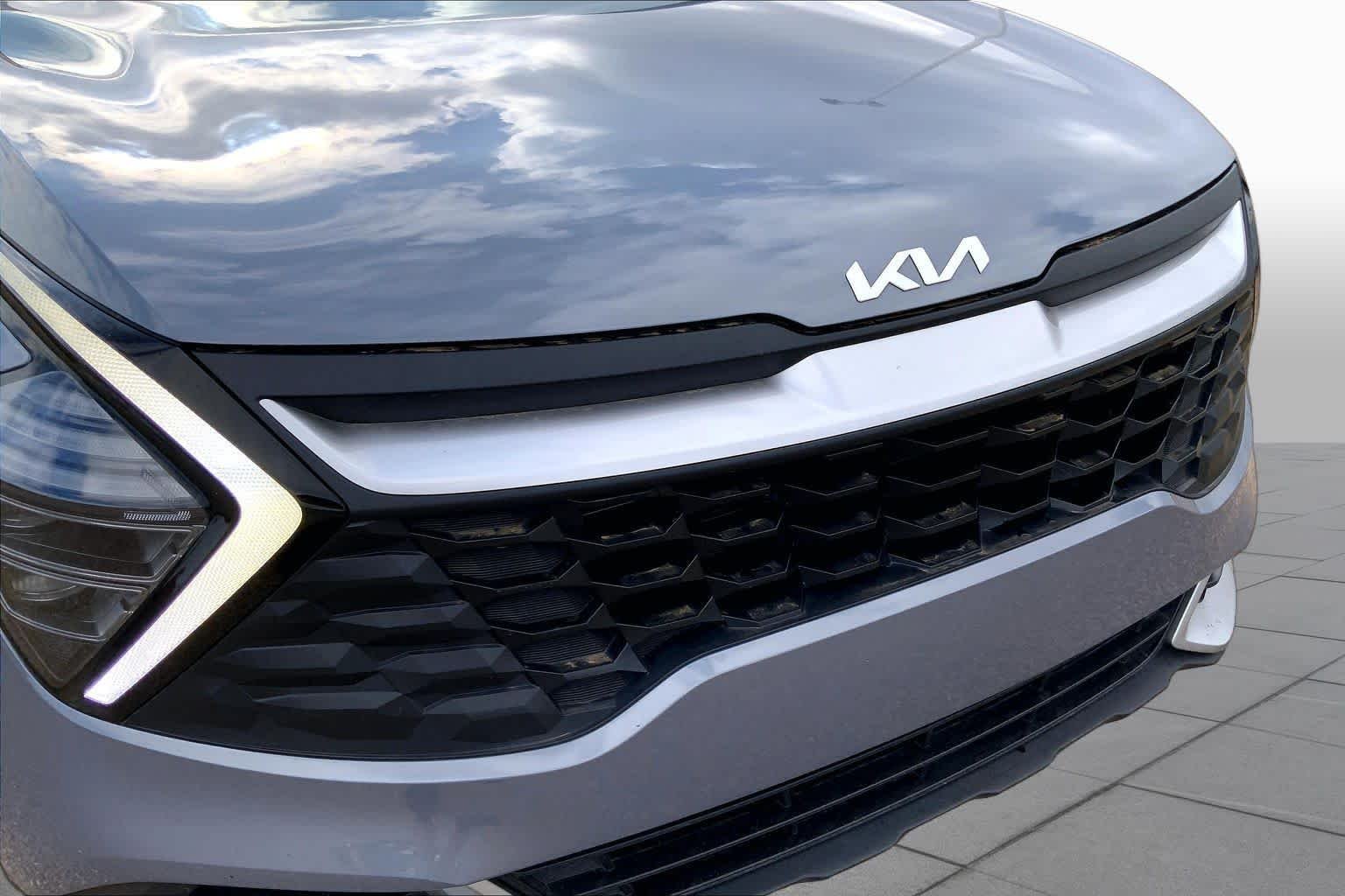 Used 2025 Everlasting Silver Kia LX image 30