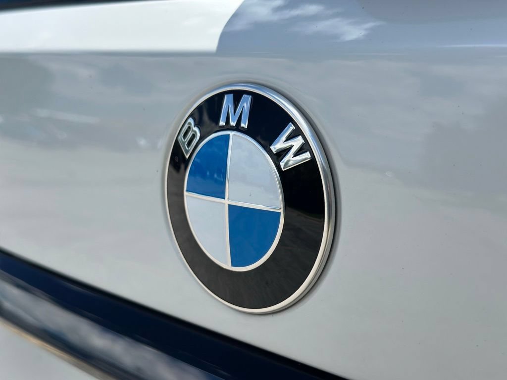 New 2026 Mineral White Metallic BMW xDrive40i image 13