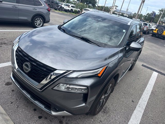 Used 2022 Gun Metallic Nissan Platinum image 4