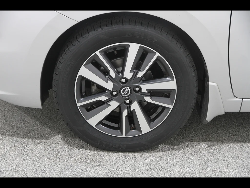 Used 2021 Brilliant Silver Metallic Nissan SV image 21