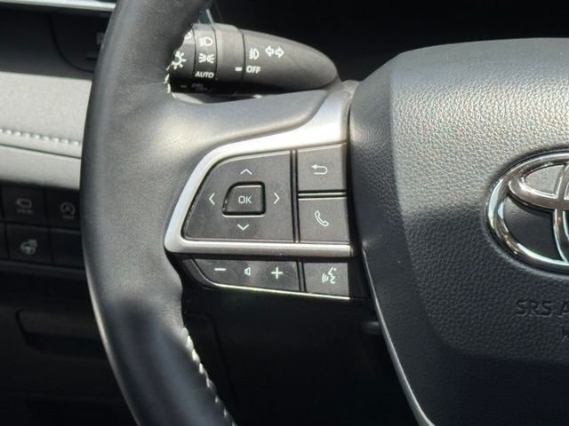 Used 2025  Toyota Platinum image 29