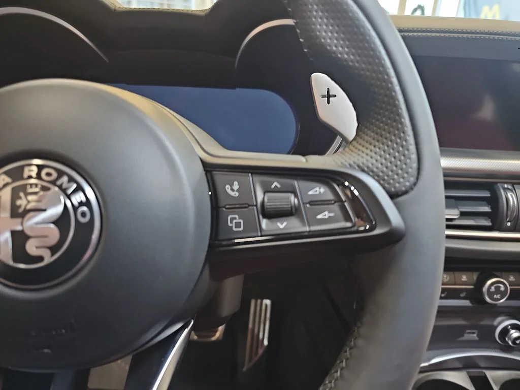 2025 Alfa Romeo Stelvio Base - Photo 16