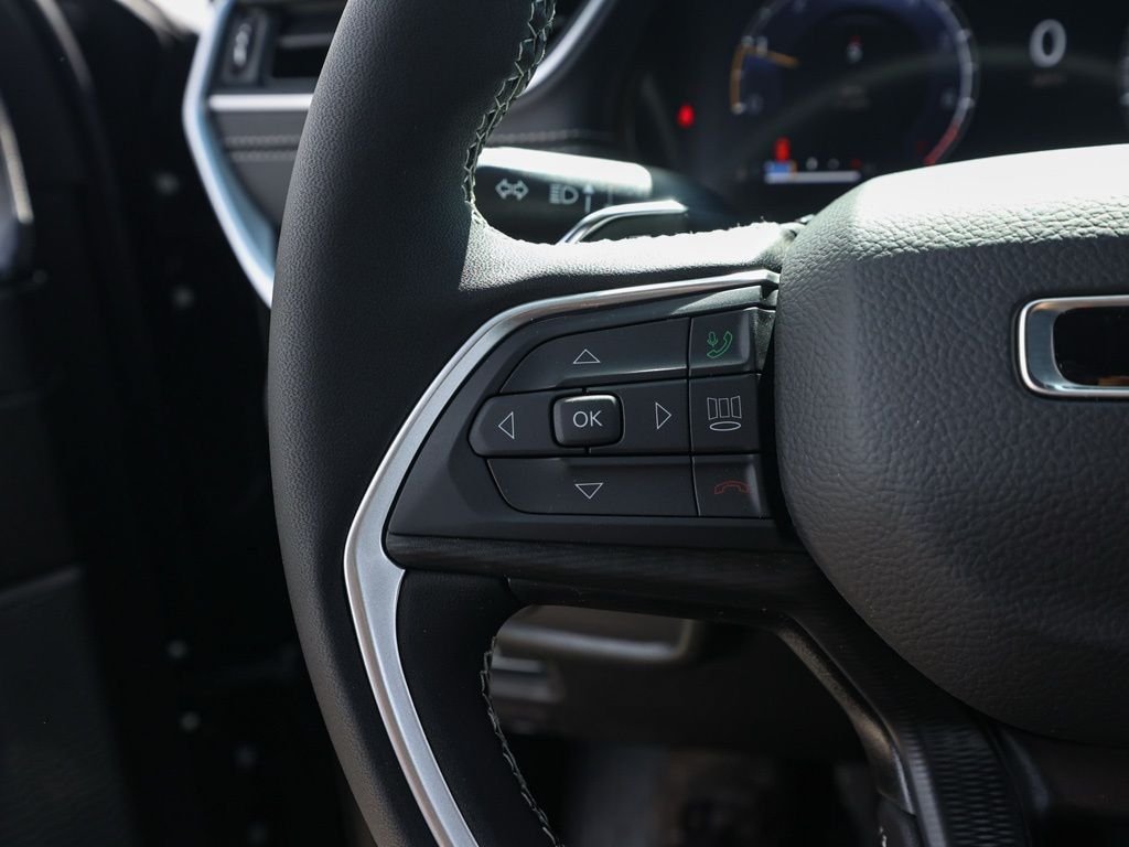 New 2026 Diamond Black Crystal Pearl-Coat Exterior Paint Jeep Laredo X image 25