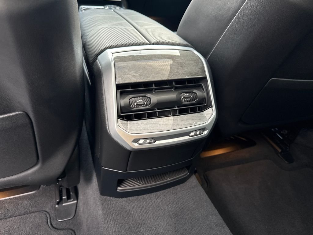 2025 BMW 7 Series 740i - Photo 23