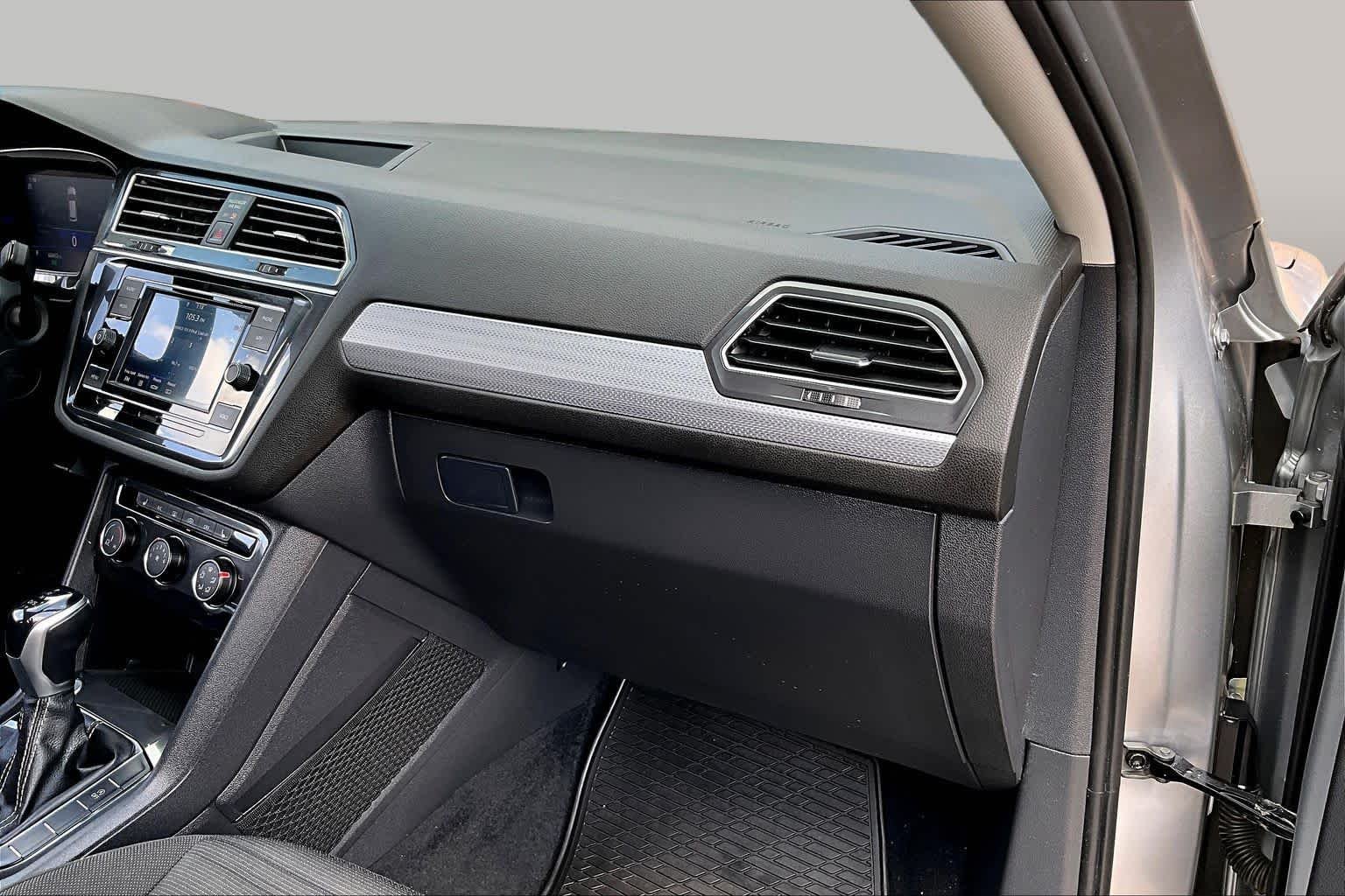 Used 2022 Pyrite Silver Metallic Volkswagen S image 18