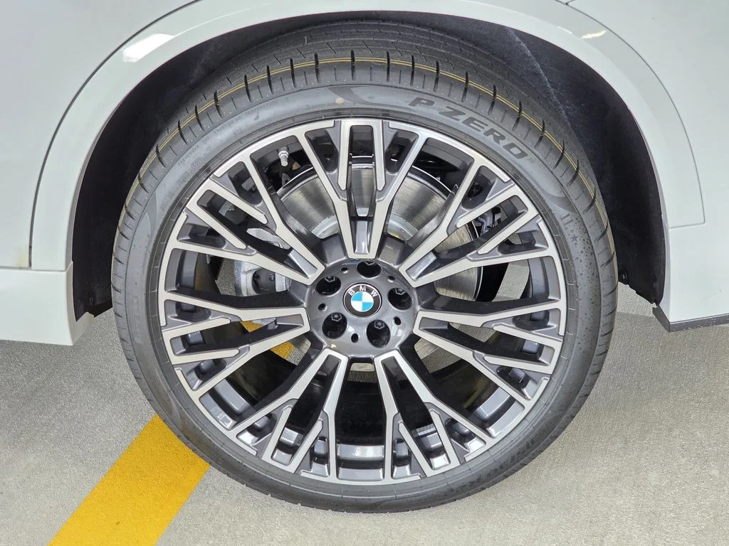 New 2026 Alpine White BMW sDrive40i image 5