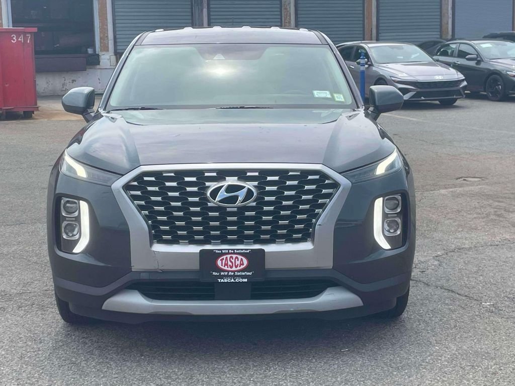 Used 2020 Green Hyundai SE image 2