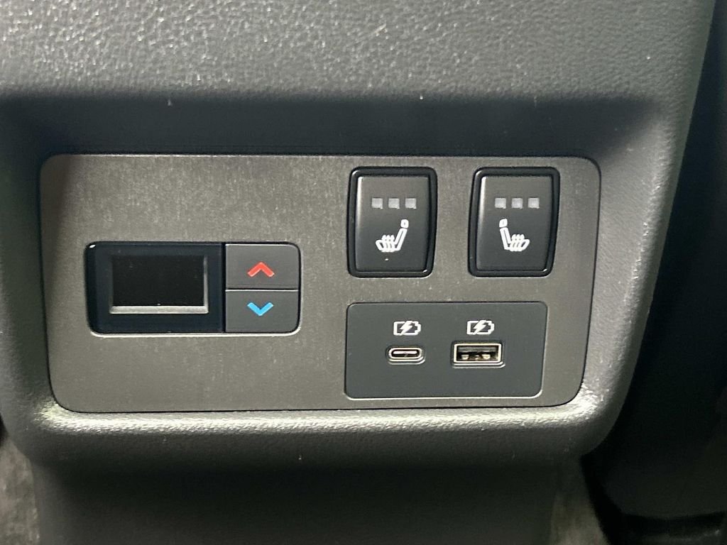 Used 2023 White Nissan Platinum image 20