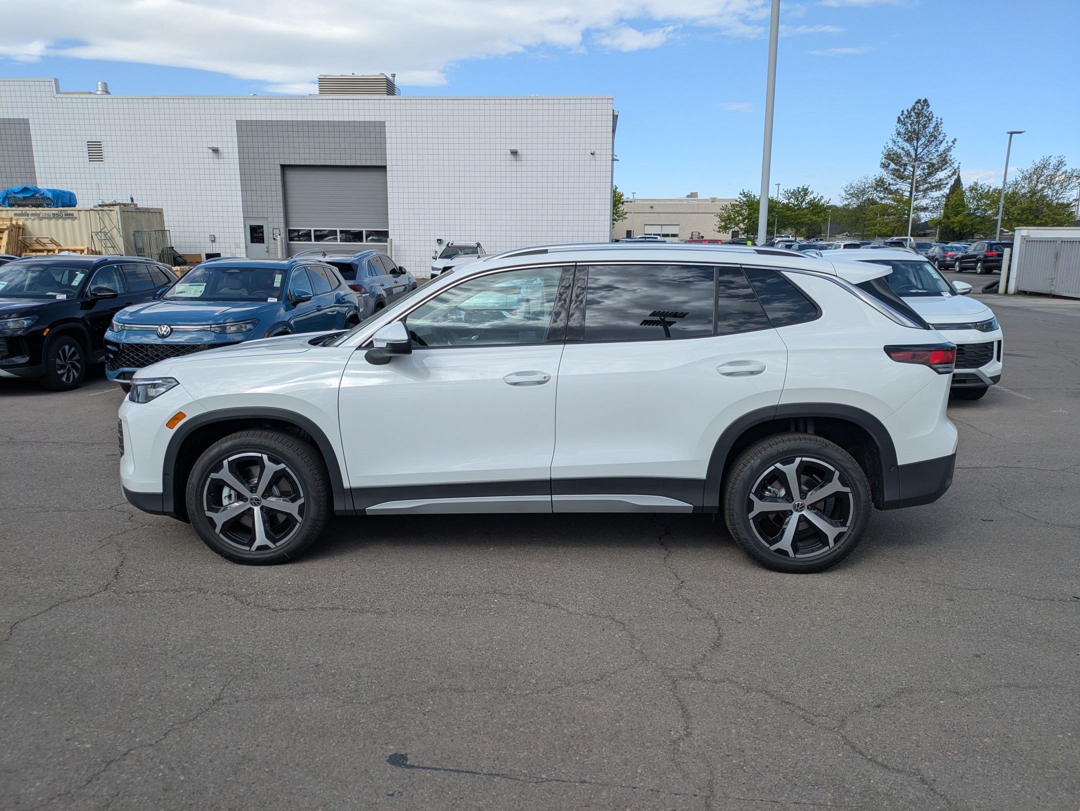 New 2026 Pure White Volkswagen SE image 7