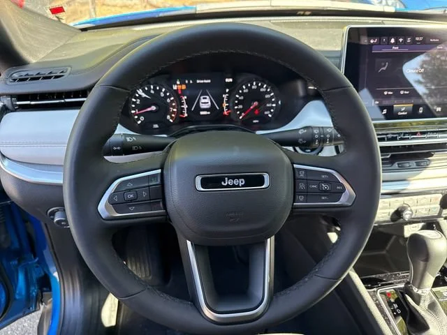Used 2025 Hydro Blue Pearlcoat Jeep Limited image 18