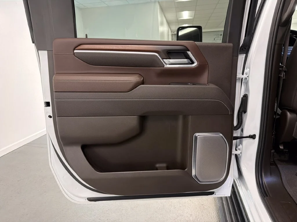 Used 2025 White GMC Denali image 8