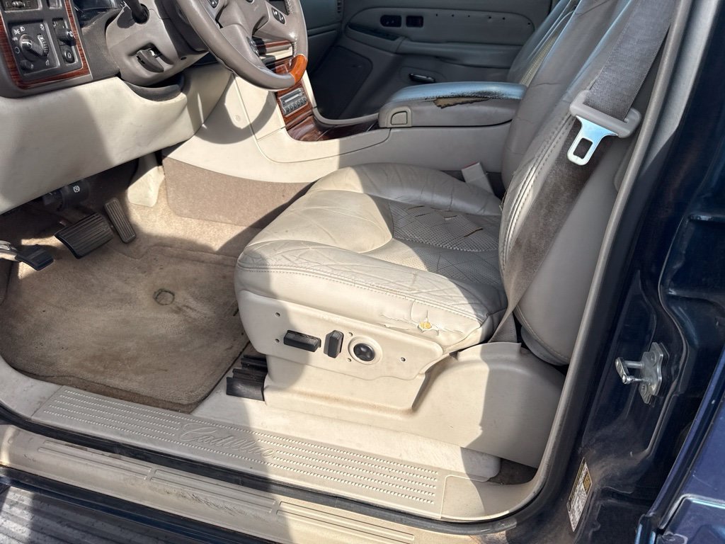 Used 2004  Cadillac Base image 7