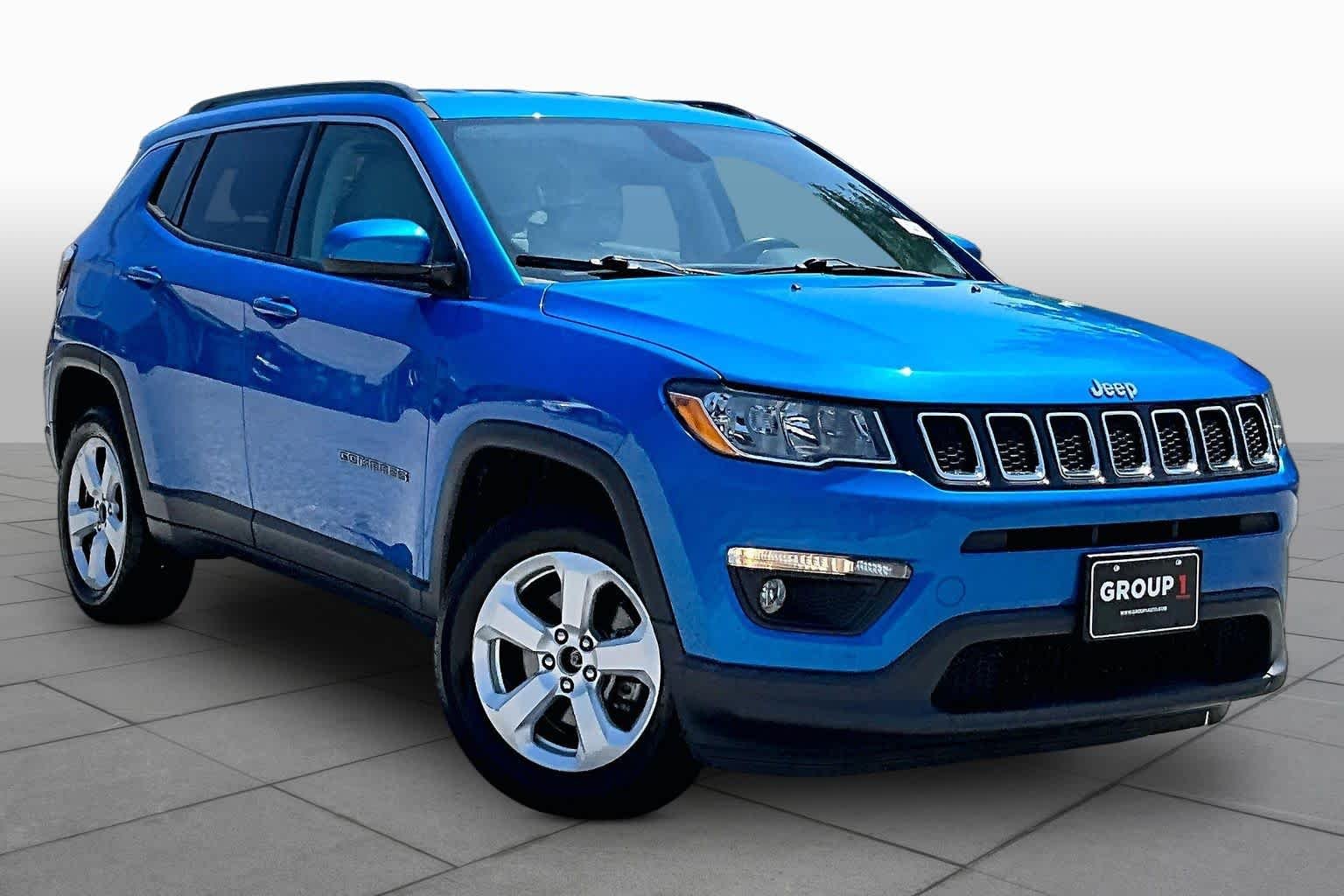 Used 2018 Laser Blue Pearlcoat Jeep Latitude image 3