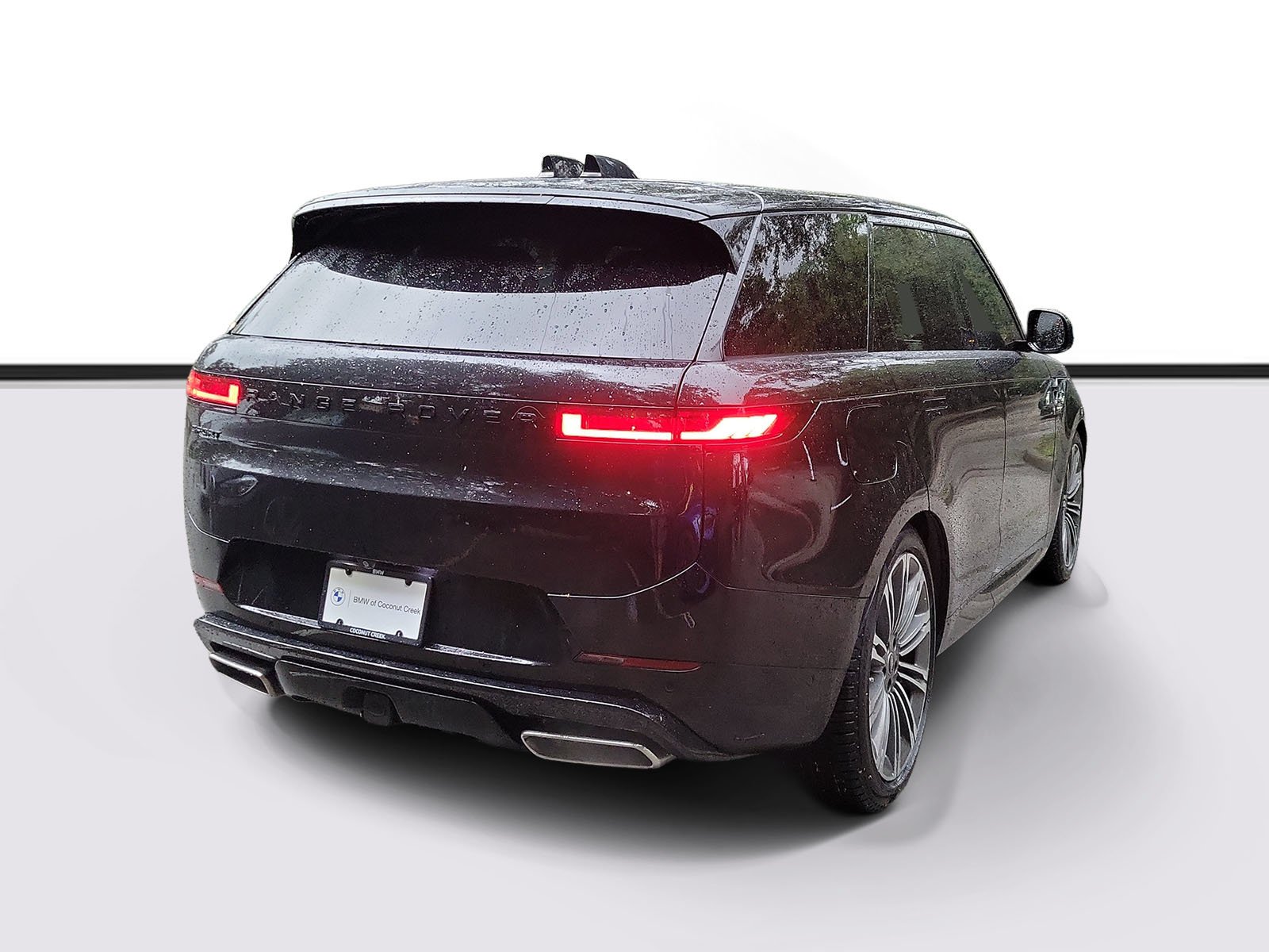 Used 2024 Black Land Rover Dynamic SE image 4