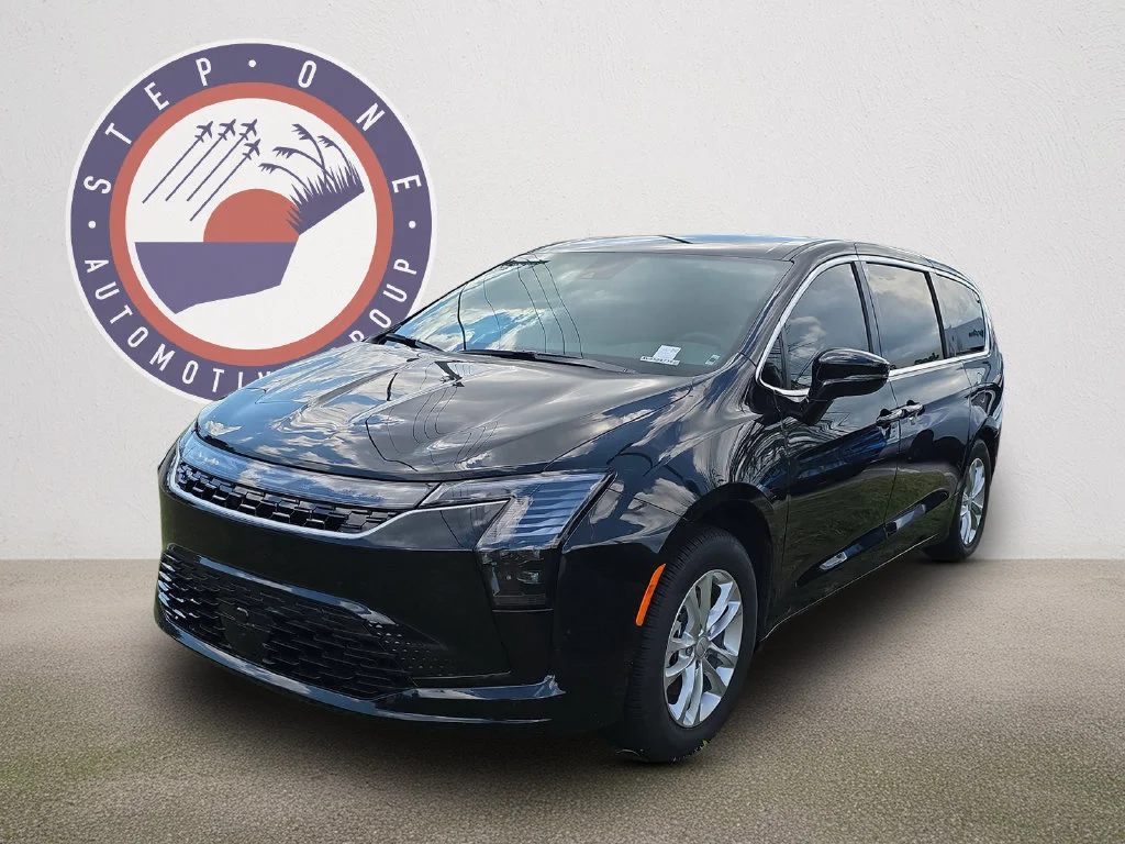 New 2027 Diamond Black Crystal Pearl-Coat Paint Chrysler Select image 2