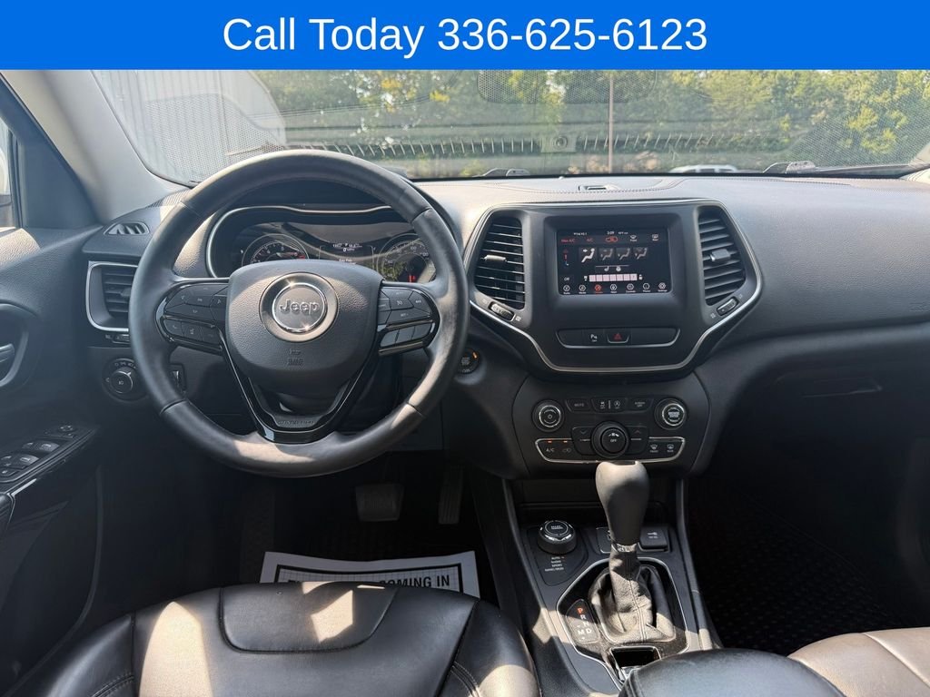 Used 2020 White Jeep Latitude Plus image 12