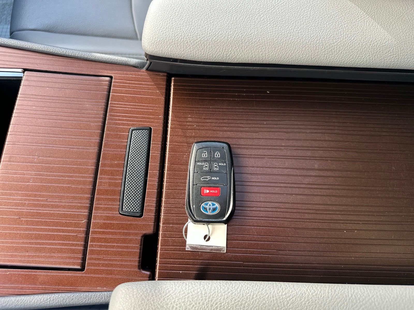 Used 2022 Beige Toyota XLE image 78