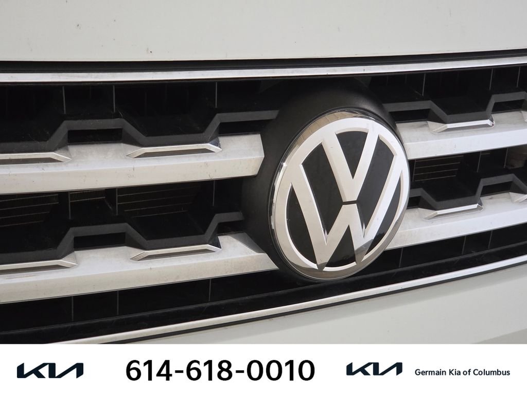 Used 2018  Volkswagen SEL image 14