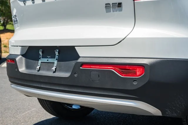Certified Used 2025 Crystal White Volvo Plus image 9