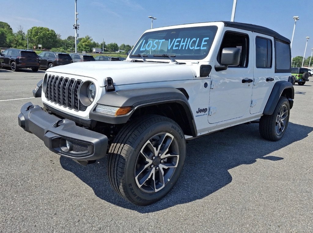 Used 2025  Jeep Sport S 4xe image 2