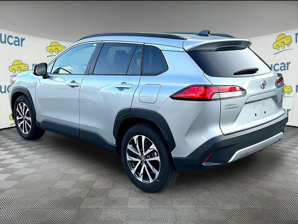 Used 2025 Silver Toyota XLE image 5