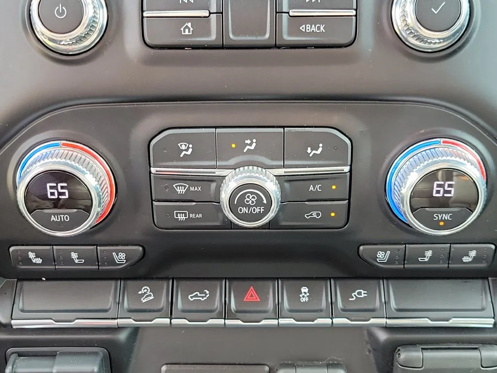 Used 2021 White GMC AT4 image 30