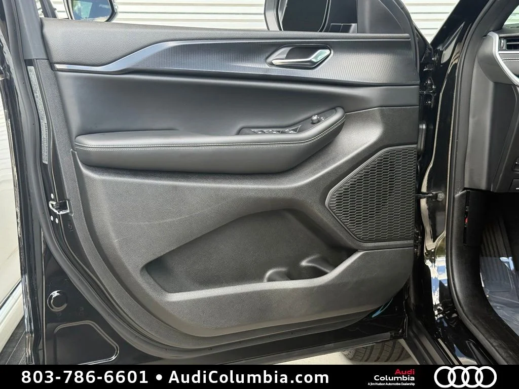 Used 2025 Black Jeep Laredo image 19