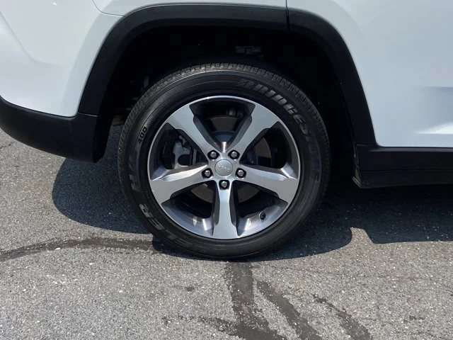 Used 2024 Bright White Clearcoat Jeep 4DR 4WD image 9
