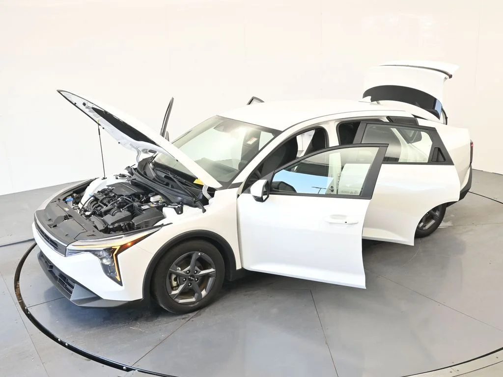 2025 Kia K4 LXS - Photo 38