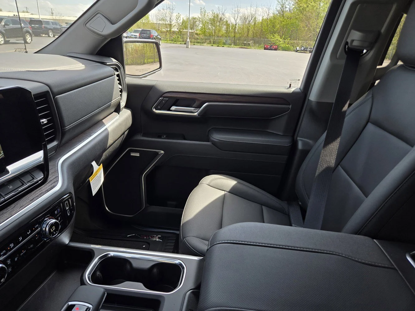 2026 GMC Sierra 1500 SLT - Photo 9