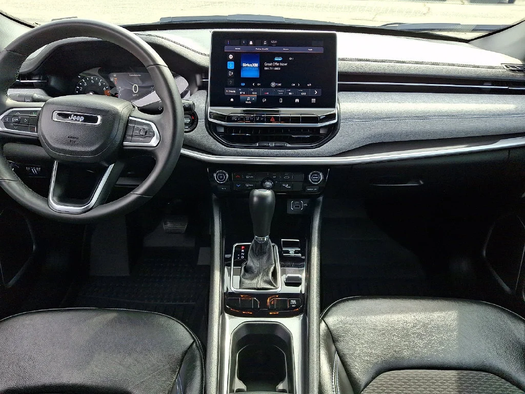 Used 2023 Granite Crystal Metallic Clearcoat Jeep Latitude image 16