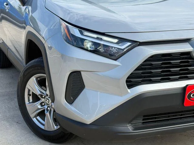 Certified Used 2025 SILVER SKY METALLIC Toyota XLE image 35