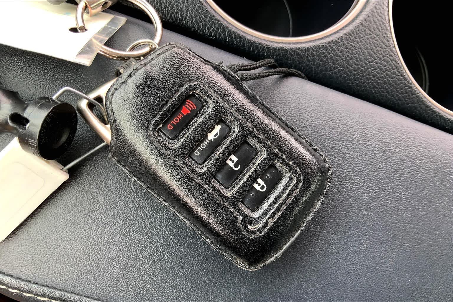 Used 2015 Matador Red Mica Lexus  image 15