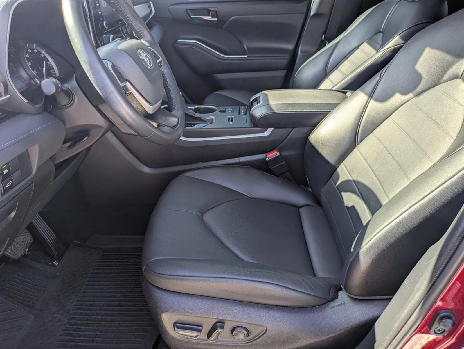 Used 2022 Ruby Flare Pearl Toyota XLE image 16