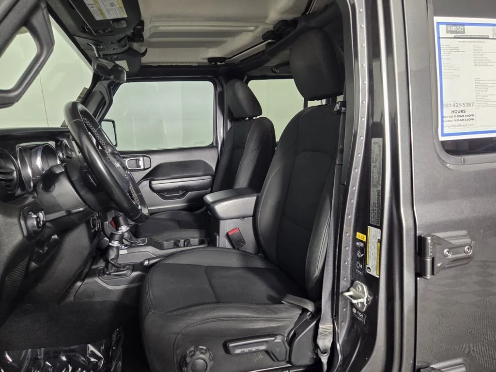 Used 2022 Granite Crystal Metallic Clearcoat Jeep Altitude image 10