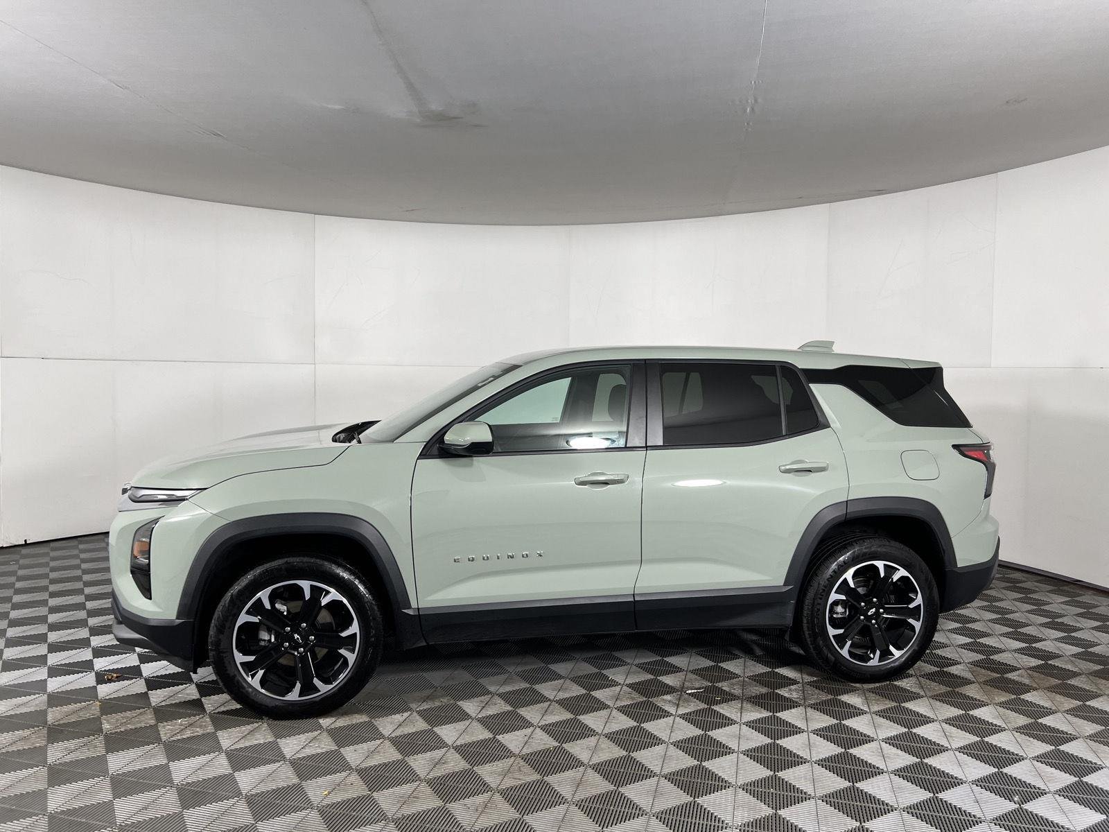 Used 2025 Cacti Green Chevrolet AWD LT image 5