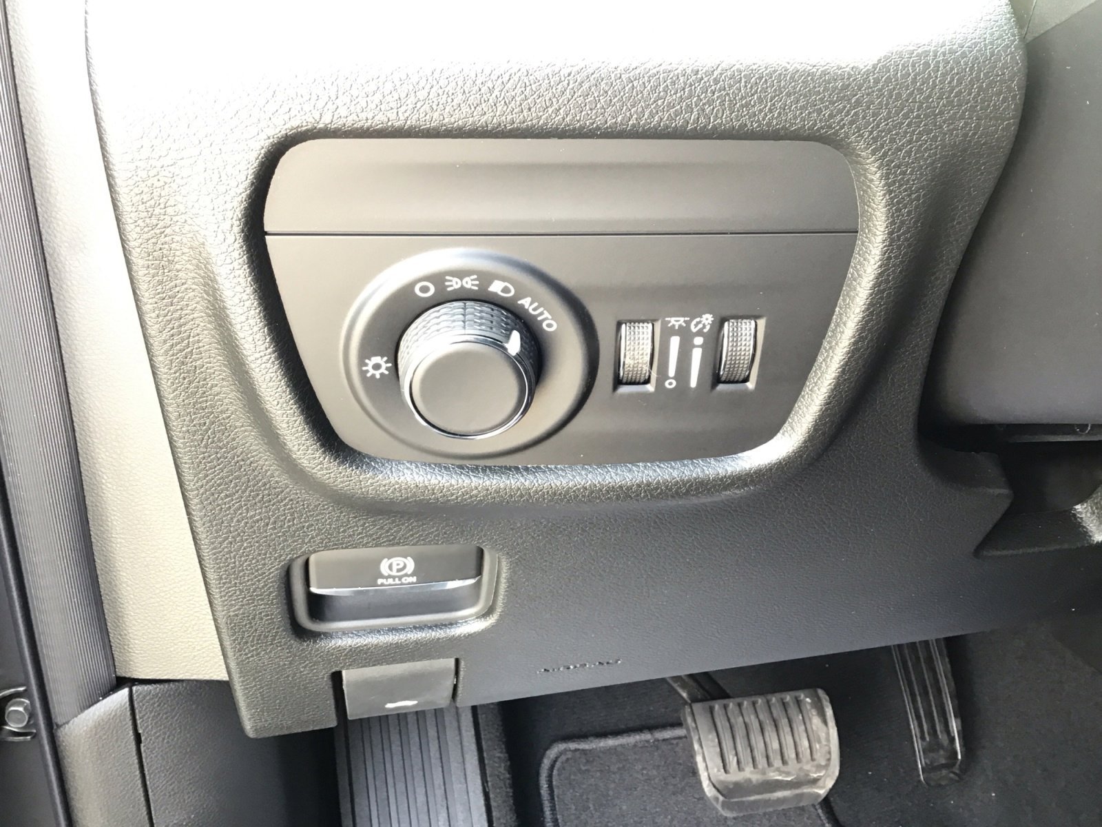 New 2026 Baltic Gray Metallic Clearcoat Jeep Laredo X image 27