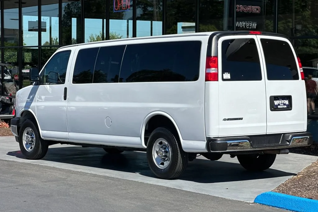 2024 Chevrolet Express Passenger LT - Photo 6