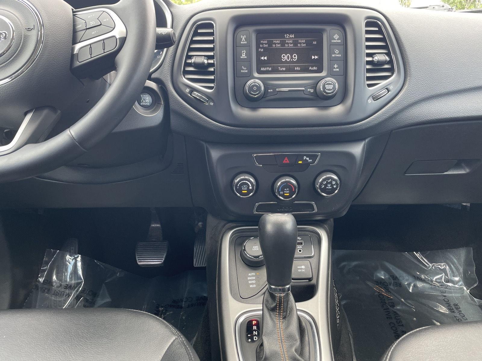 Used 2018 Jazz Blue Pearlcoat Jeep Latitude image 19