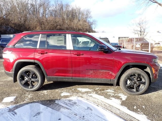 New 2025 Velvet Red Pearl-Coat Exterior Paint Jeep Limited image 8