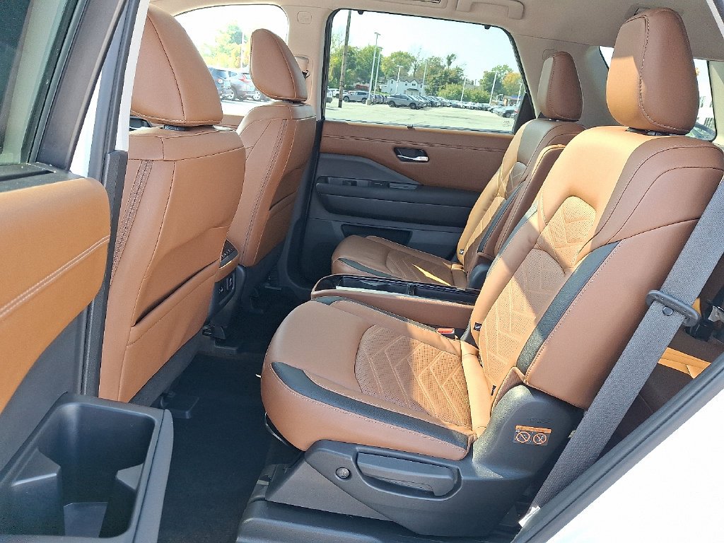 2023 Nissan Pathfinder Platinum - Photo 11
