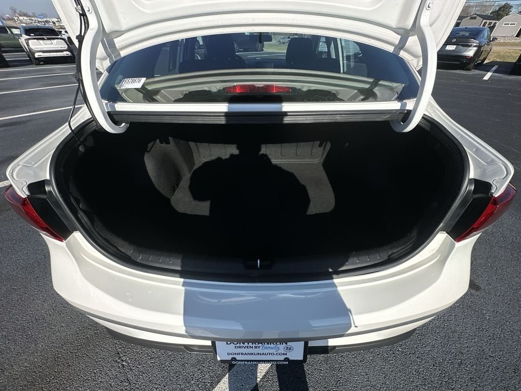 Used 2023 White Kia LX image 22