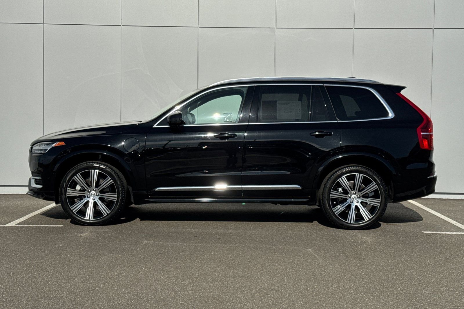 Used 2025 Black Volvo T8 Ultra image 2