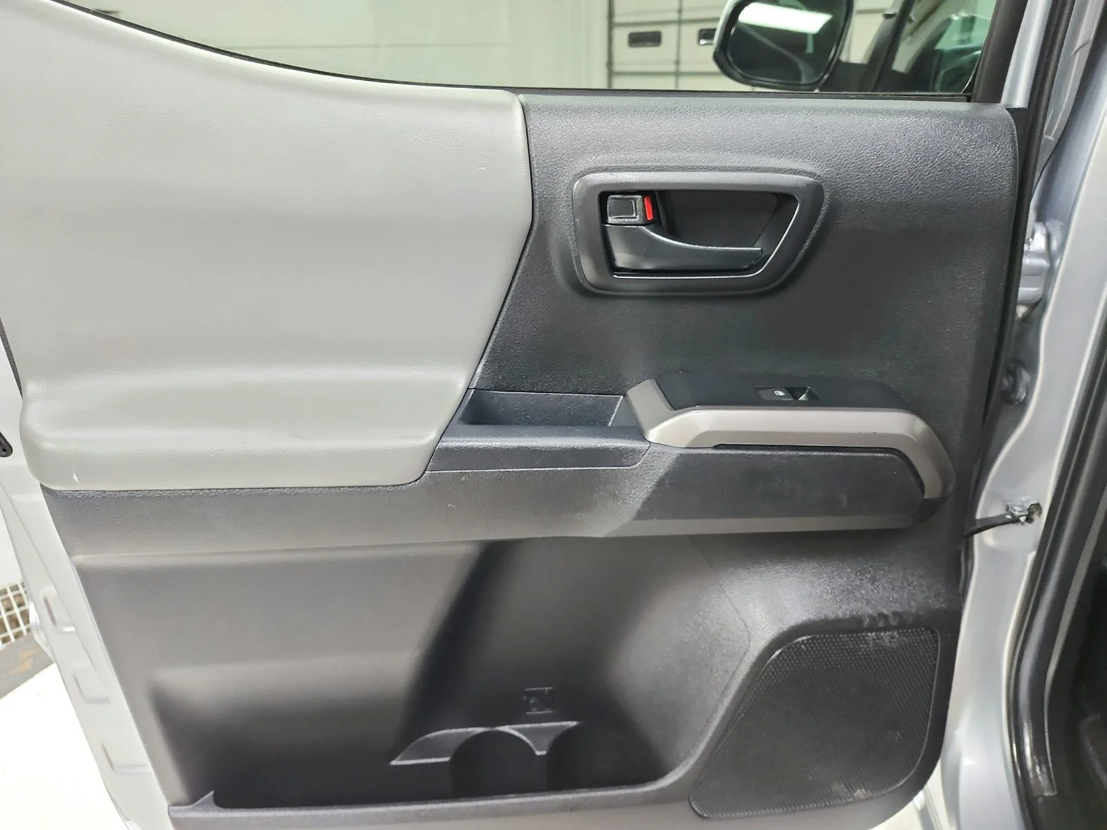 Used 2022 Silver Toyota SR5 image 33