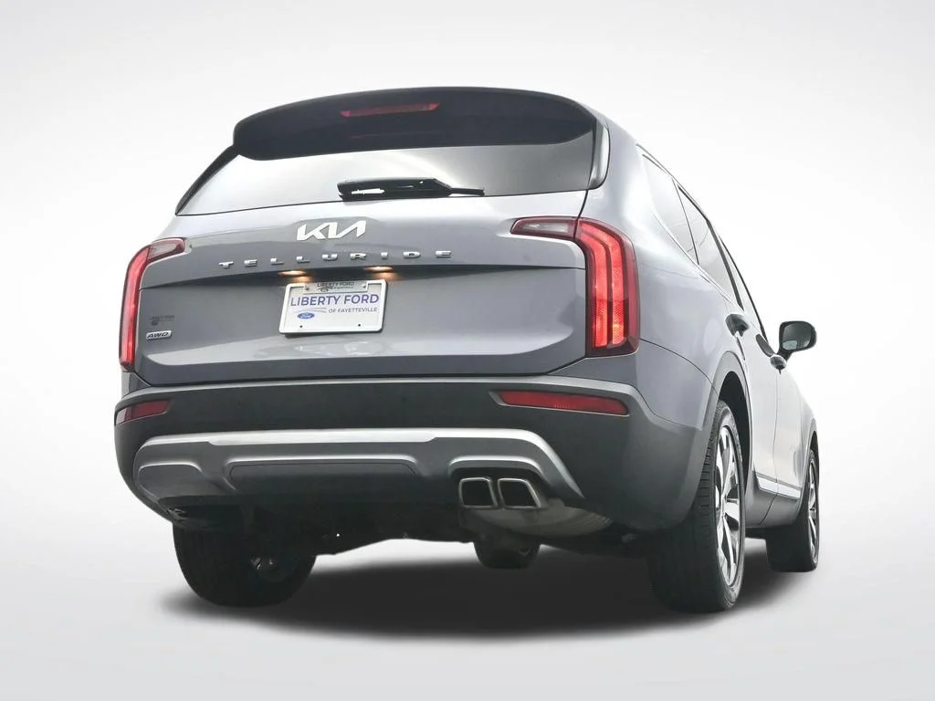 Used 2022 Everlasting Silver Kia S image 37