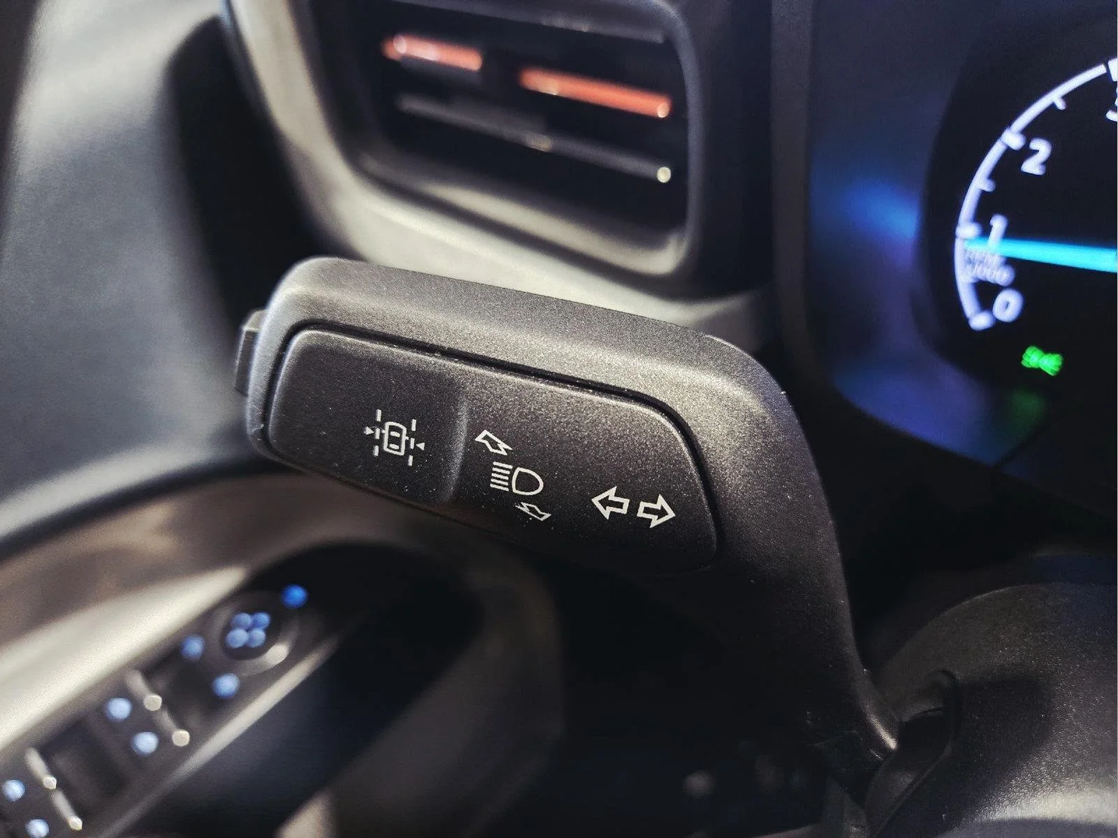 Used 2024 Cactus Gray Ford XLT image 25